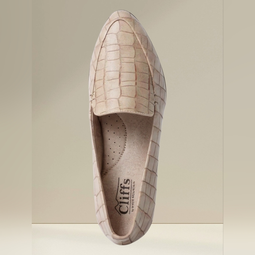 Cliffs by White Mountain BEIGE Flats Size 7.5 CROC pattern LOAFERS NEW - Picture 2 of 9